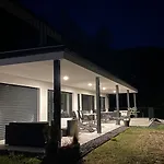 Peter's Lucky Home, Modern Neubau Am Balaton Apartment Vonyarcvashegy