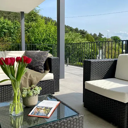Peter's Lucky Home, Premium Am Balaton