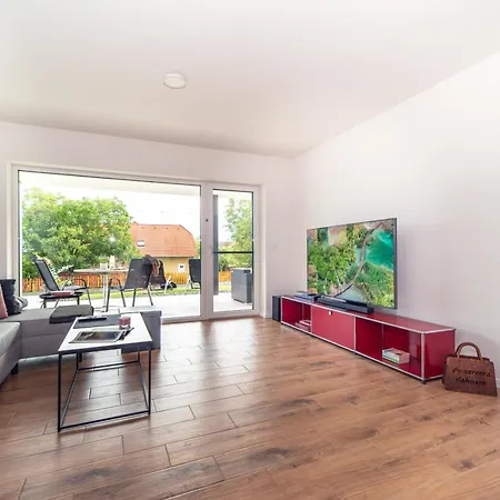 Peter's Lucky Home, Premium Am Balaton